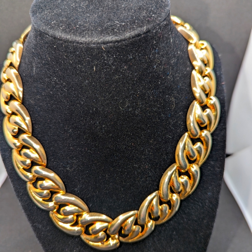 Vintage Chunky Gold Tone 18" unmarked Necklace